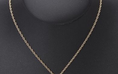 AN ANTIQUE ENGRAVED LOCKET, TO A FINE ROPE TWIST CHAIN ALL IN 9CT GOLD, LENGTH 480MM, 5.3GMS