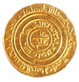 AN ISLAMIC GOLD COIN MINTED IN AKKO