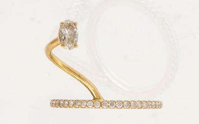 An 18K gold ring set with an oval cut and round brilliant cut diamonds by LWL Jewelry