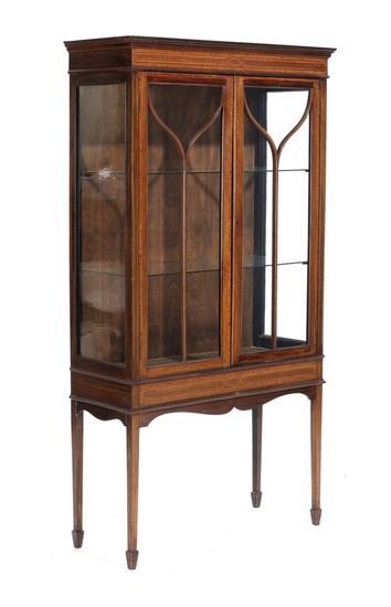 An Edwardian circa 1900 mahogany display cabinet, inlaid with intarsia, front with two vitrine doors. H. 171. W. 91. D. 37 cm.