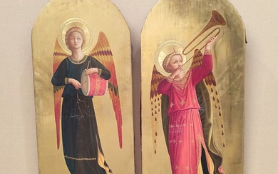 Anges musiciens, sur fond d'or Deux paires de panneaux en ogive dans le goût gothique,...