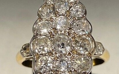 Bague marquise en or jaune et or blanc (750), pavage de diamants taille ancienne de...