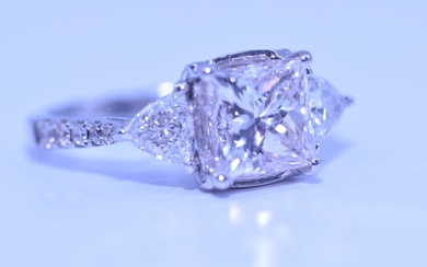 Bague or blanc 18ct. (poinçon 750) avec diamant taille princesse 2.20cts. couleur: E et pureté:...