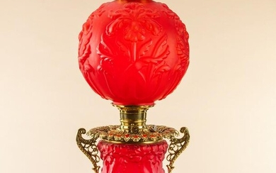 Beautiful antique Gone With The Wind Lamp, circa 1870s