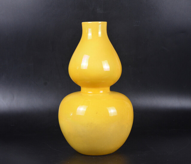 黄釉葫芦瓶 CHINESE PORCELAIN VASE