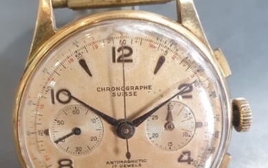 CHRONOGRAPHE SUISSE Vers 1955. Chronographe en or jaune 18K, boitier rond 3 corps, lunette lisse,...