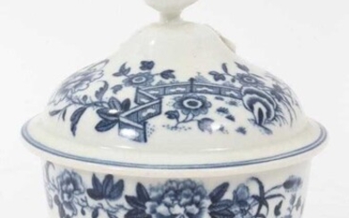 Caughley sucrier and domed cover with flower finial, circa 1785, printed in blue with the Fence pattern, 12.5cm high