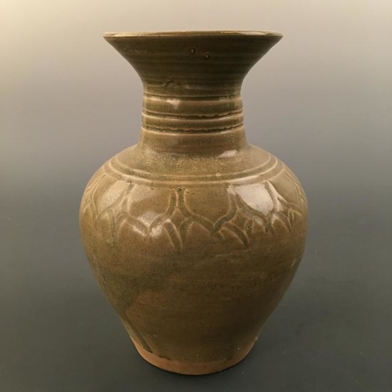 Chinese Celadon Glzed Vase