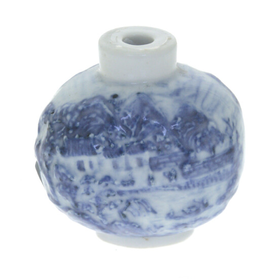 Chinese Porcelain Snuff Bottle.