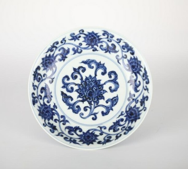 Chinese blue and white glazed porcelain plate, Ming Dynasty