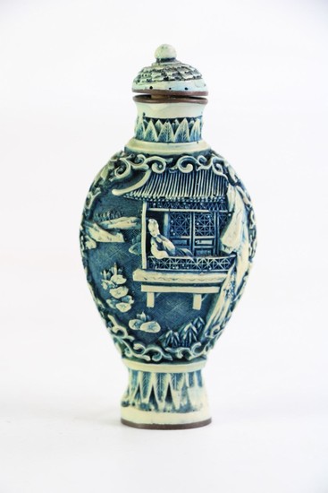 Chinese carved Snuff Bottle, mark to base (H7cm)