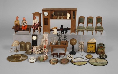 Coffret d'accessoires pour maisons de poupées 1ère moitié du 20e siècle, env. 50 pièces en...