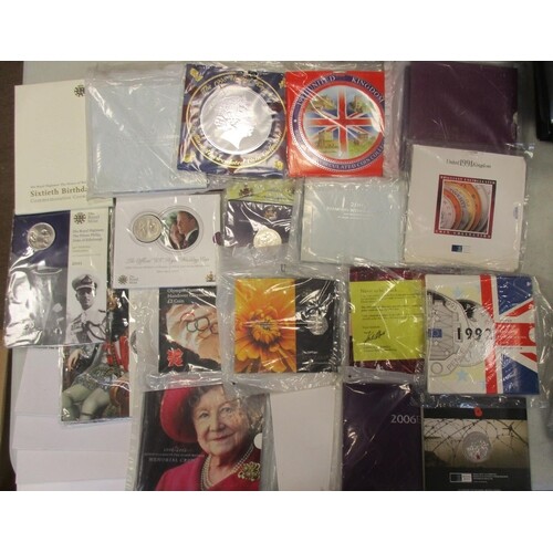 Collection with boxed silver proofs FDC £5 1990, 1993, £2 19...