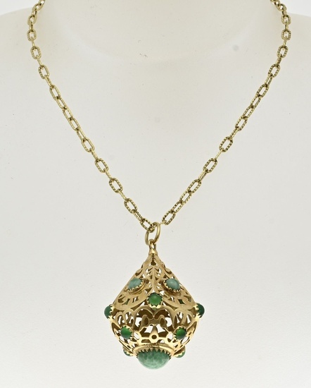Collier et pendentif en or jaune, 585/000, avec jade. Collier d'ancre travaillé avec un pendentif...