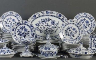 Comprehensive dinner service ''Onion Pattern'' Meissen, mostly 1860-1924 (8 parts after 1934), 2 parts C. Teichert, early 20th century, porcelain, glazed, underglazed blue onion pattern painting, partly with gold rim, the handles and handles in...