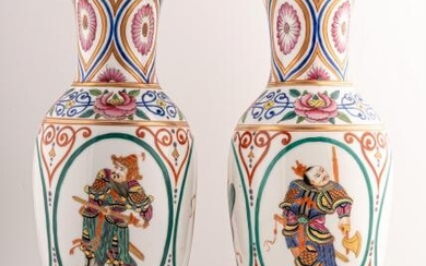 Coppia di vasi a balaustro in stile cinese