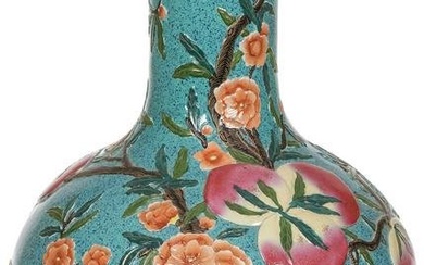 EXCEPTIONAL CHINESE PORCELAIN VASE