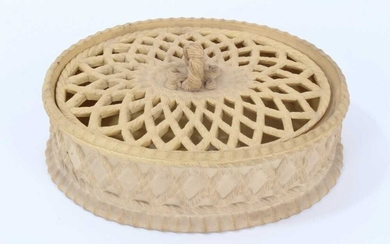 Early 19th century Davenport caneware dish