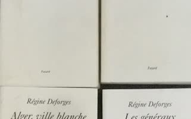 Ensemble de six volumes de Régine Deforges... - Lot 26 - Cornette de Saint Cyr maison de ventes