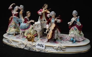 Grand groupe en porcelaine - Polychrome - "L'orchestre de chambre avec 6 personnages" - L...