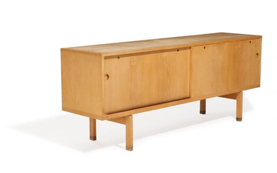Hans J. Wegner: “RY 26”. An oak sideboard with rosewood shoes. Manufactured by Ry Furniture. H. 79. W. 200. D. 49 cm.
