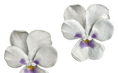 JAR, A PAIR OF ALUMINUM AND ENAMEL PANSY CLIP EARRINGS in aluminum and 18ct yellow gold, each