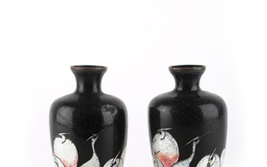 Japon 19e siècle Ensemble comprenant deux paires de vases en émaux cloisonnés à décor de...