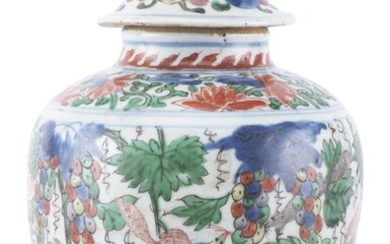 Jarre en porcelaine de Chine à décor en Wucai, fin de l'époque Ming