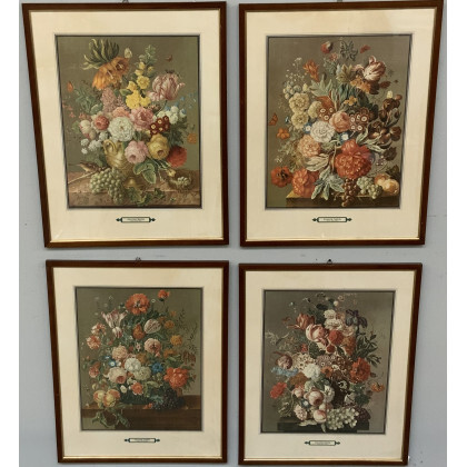 Joseph Nigg, lotto composto da quattro stampe raffiguranti vasi fioriti. In cornici di legno (cm 65x50) (difetti)