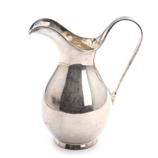 Kay Fisker: A sterling silver water pitcher. Made by A. Michelsen. Weight app. 422 gr. H. 18.7 cm.