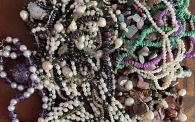 Lot de bracelets et colliers en perles et... - Lot 126 - Daguerre