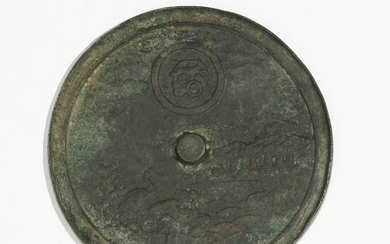 Miroir circulaire en bronze de style chinois, Japon, probablement période Heian, diam. 15 cm