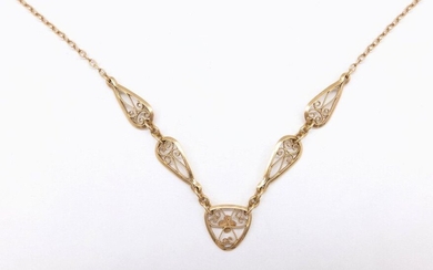 NECKLACE in 18K yellow gold filigree retaining a succession of geometric patterns. French work. Length : 40 cm. Gross weight : 6.31 gr. A gold necklace.