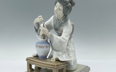Oriental Girl 1004840 - Lladro Porcelain Figurine