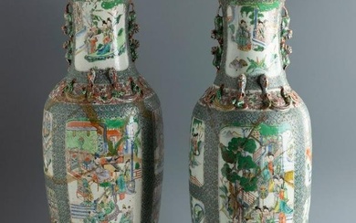 Pair of vases of the Qing dynasty. China, 19th century. Glazed porcelain. Presents old restorations