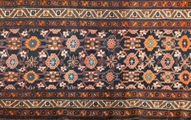 Persian hand-knotted corridor rug ARDABIL. Northern Iran. Main field covered with schematic floral decoration composing a set of great beauty and harmony. Measurements: 400x102 cm. Exit: 320uros. (53.244 Ptas.)