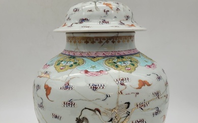 Potiche couverte en porcelaine, Chine, fin... - Lot 26 - Ader