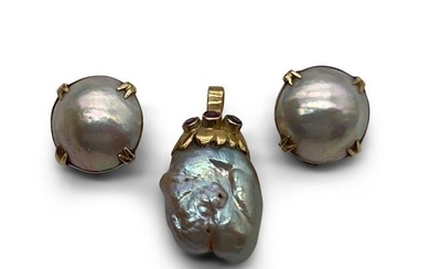 Pr. Mabe Pearl Earrings & Baroque Pearl Pendant