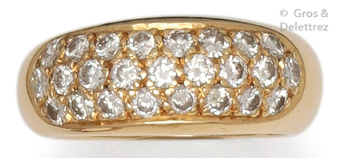 Ring " Jonc " in yellow gold, adorned with a pavé of brilliant-cut diamonds. Total weight of the diamants : about 1.10 carat. Tour of doigt : 52. P. Brut : 9,9 g.