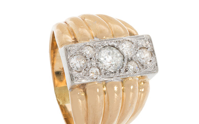 Ring in gold and platinum with diamonds