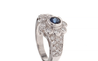 Ring in white gold, diamonds and sapphire.