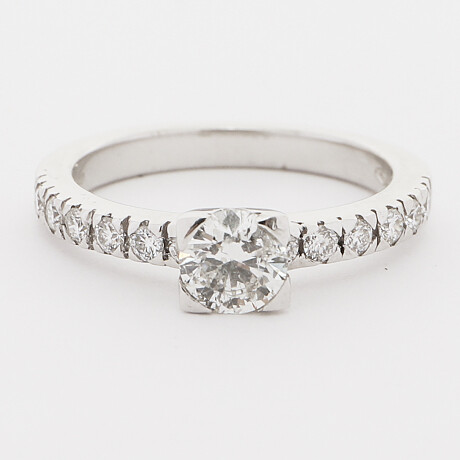Ring with brilliant cut diamonds tot about 0.96 ct Ring med briljantslipade diamanter tot ca 0,96 ct