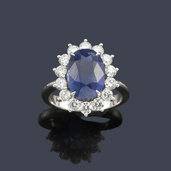 Ring with oval cut sapphire