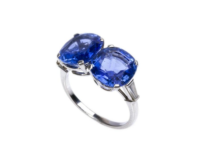 SAPPHIRE AND DIAMOND GOLD RING