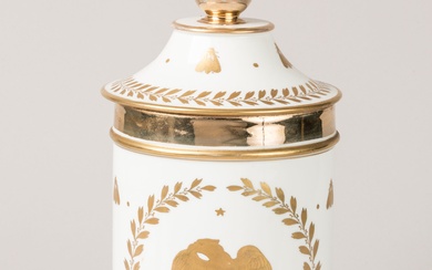 Sèvres dans le goût de, POT A PHARMACIE en porcelaine blanche à décor doré impérial...