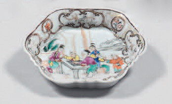 Small Chinese porcelain tray. Qianlong, 18th century.