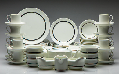 Suzy Cooper for Wedgwood dinner service Comprising: 12 dinner plates...
