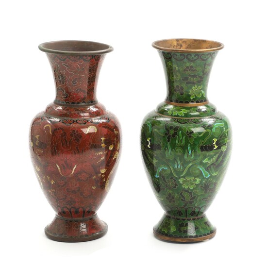 NOT SOLD. Two Chinese cloisonné enamel vases, decorated with dragons. Early 20th century. H. 30 cm. (2) – Bruun Rasmussen Auctioneers of Fine Art
