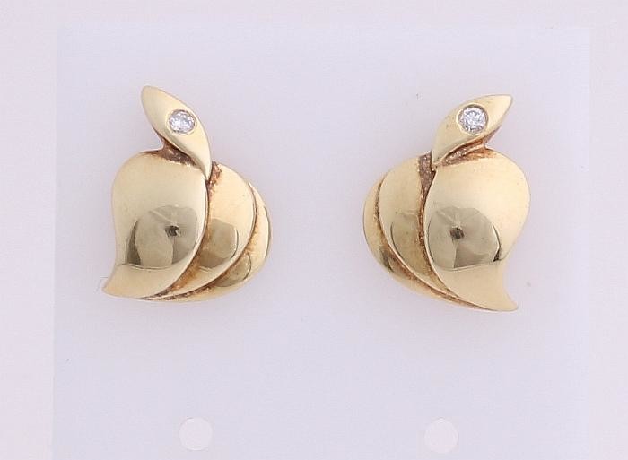 Yellow gold earrings, diamond 585/000. Heart-shaped