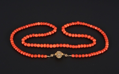 Zeeland, antique red coral necklace with gold lock